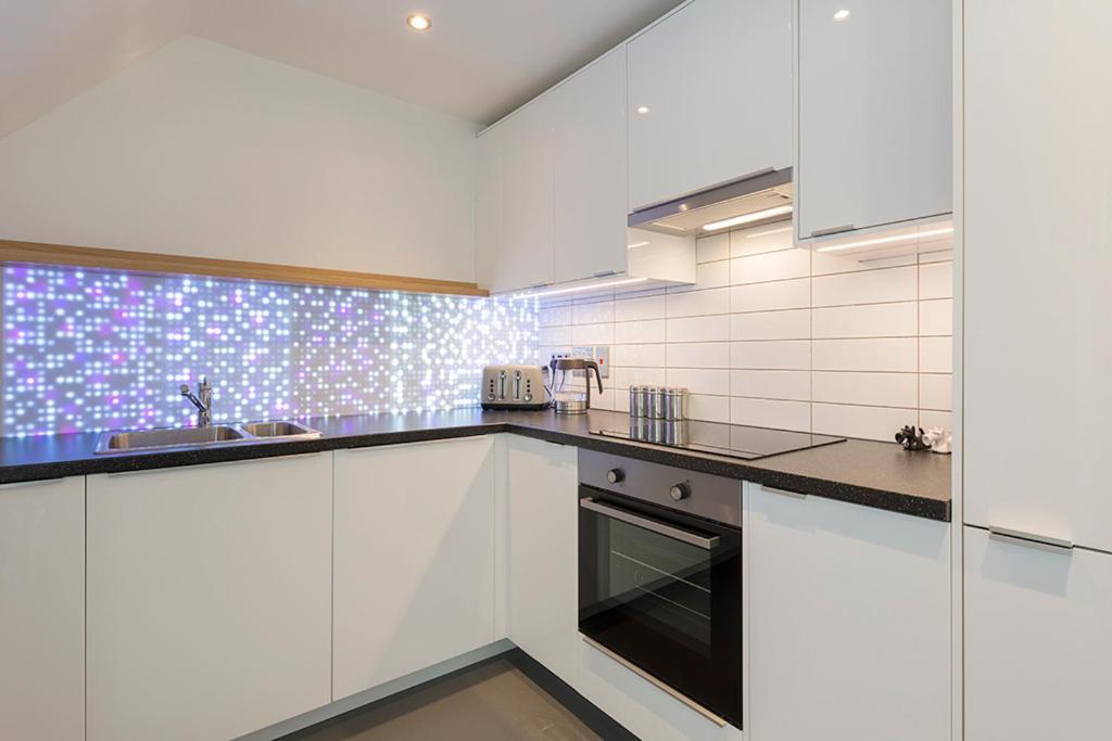 - Edinburgh - Apartment With Balcony And Free, Secure Garage Parking Exterior foto